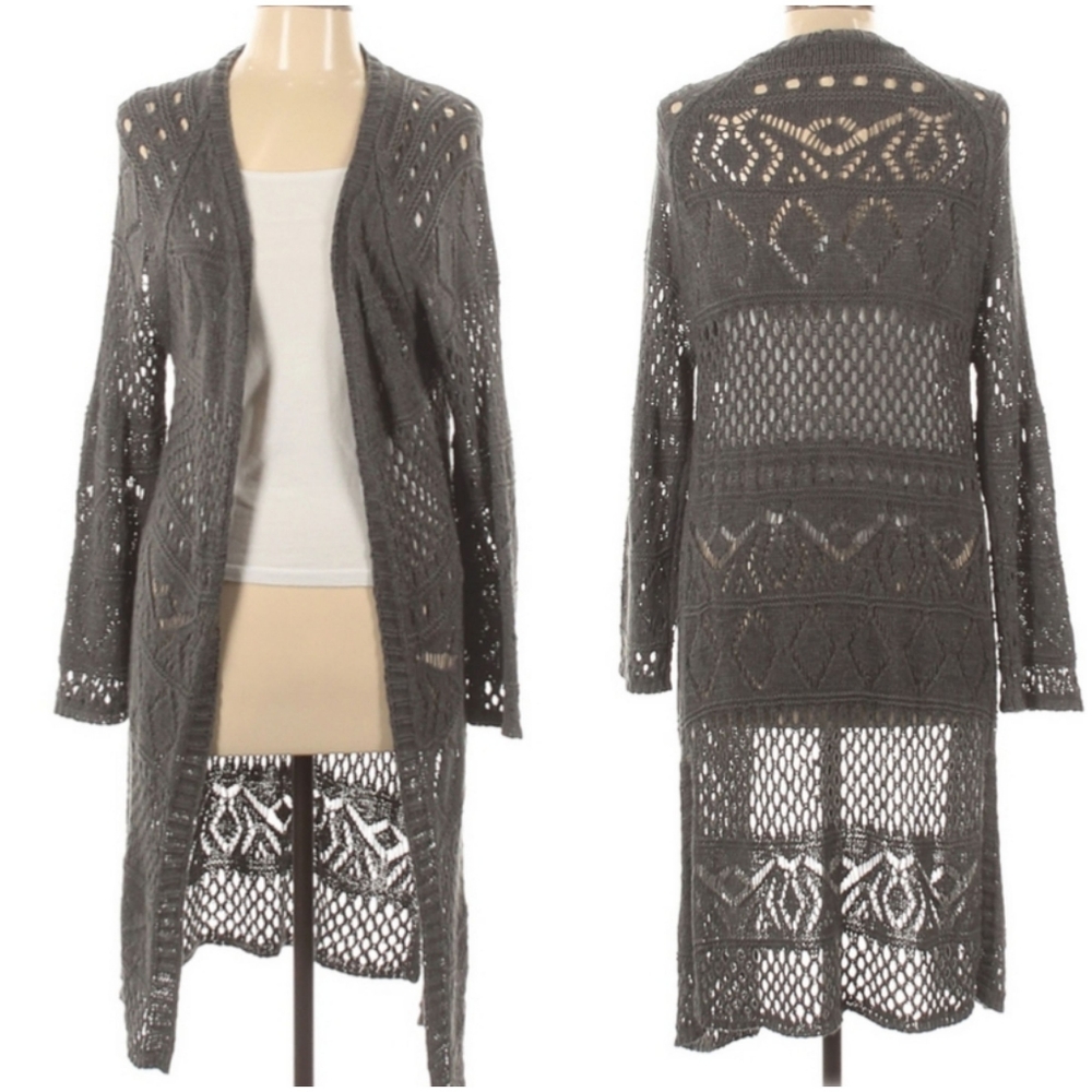 Size L cardigan sweater.